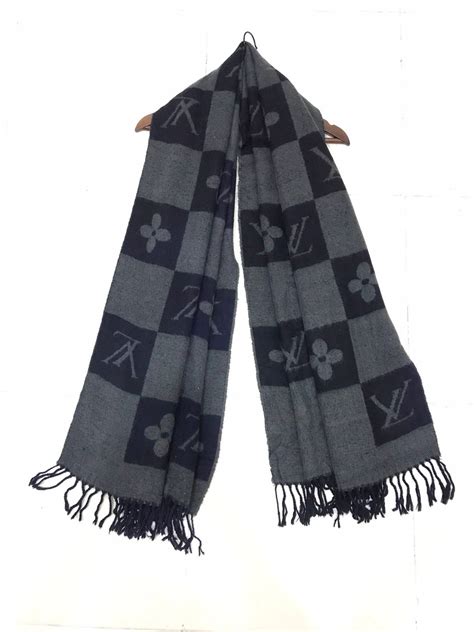 louis vuitton muffler price.